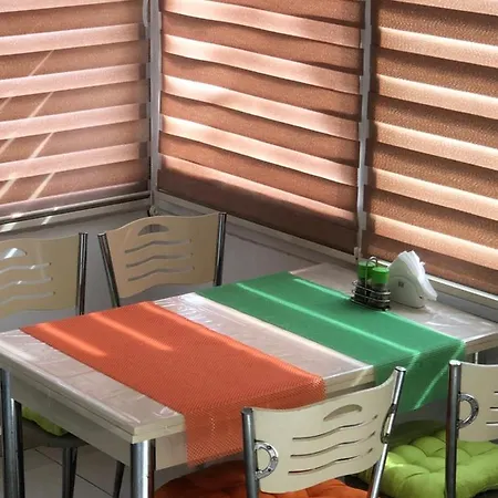 2 Bedroom In The City Center 凯里尼亚