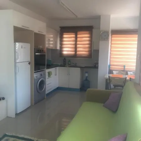 2 Bedroom In The City Center 公寓 凯里尼亚