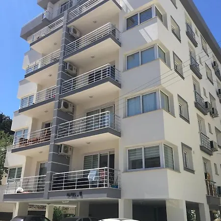 2 Bedroom In The City Center * 凯里尼亚