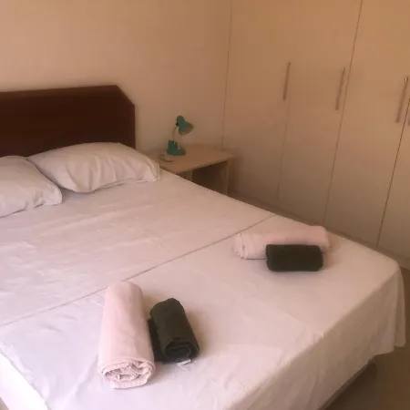 2 Bedroom In The City Center * 凯里尼亚